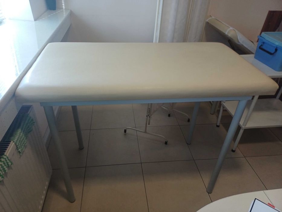 Медицинска кушетка