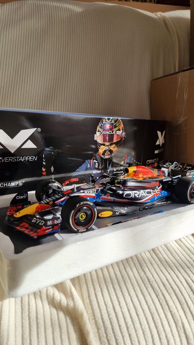 Red bull rb19 austin gp 2023 verstappen world champion minichamps F1