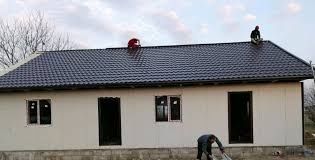 Containere modulare pe structură metalică rezistentă și invelite cu panou sandwich termoizolant,