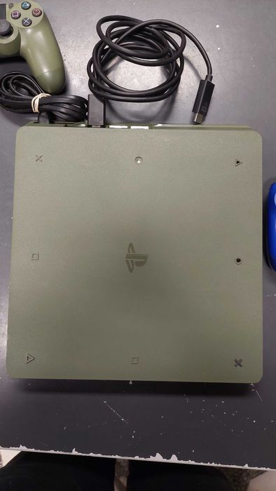 PlayStation 4 1TB 2x Контролера