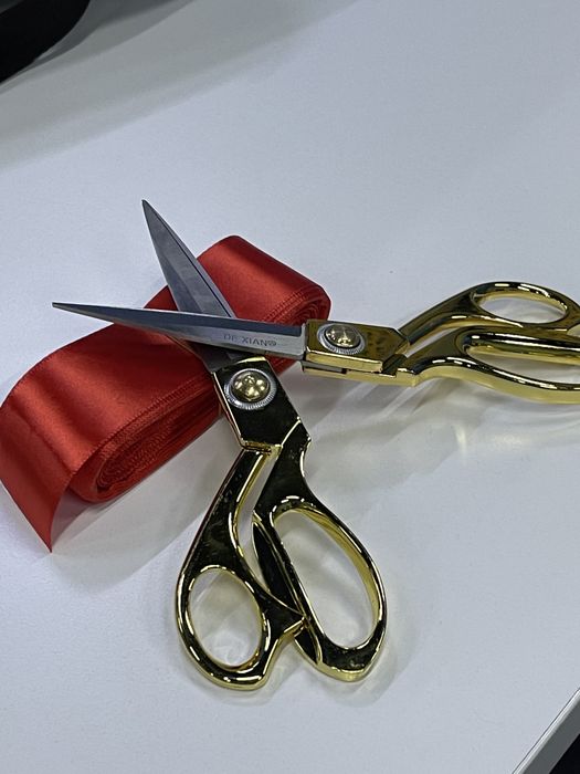 Ножницы для разрезания красной ленты