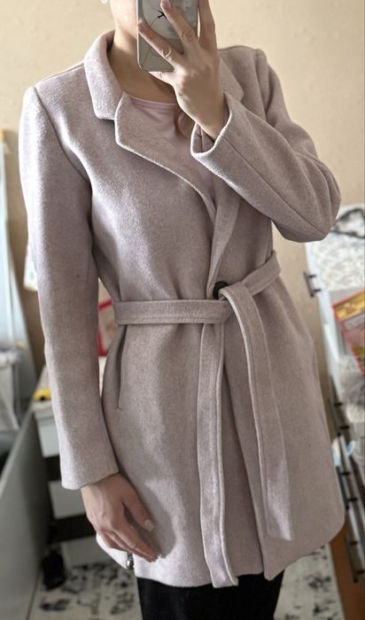 Продаётся демисезонное пальто