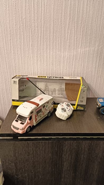 Продам игрушки. Машинки на пульте