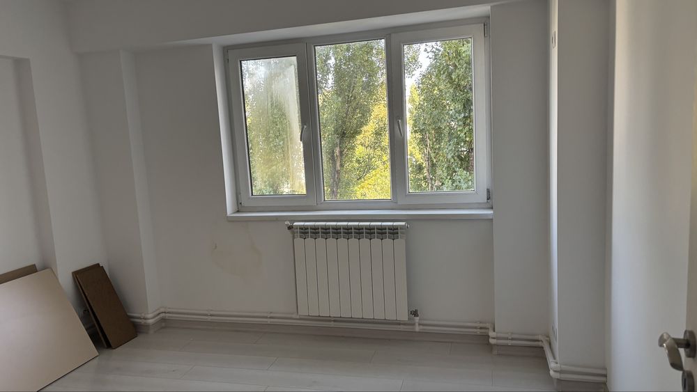 Vand apartament 3 camere