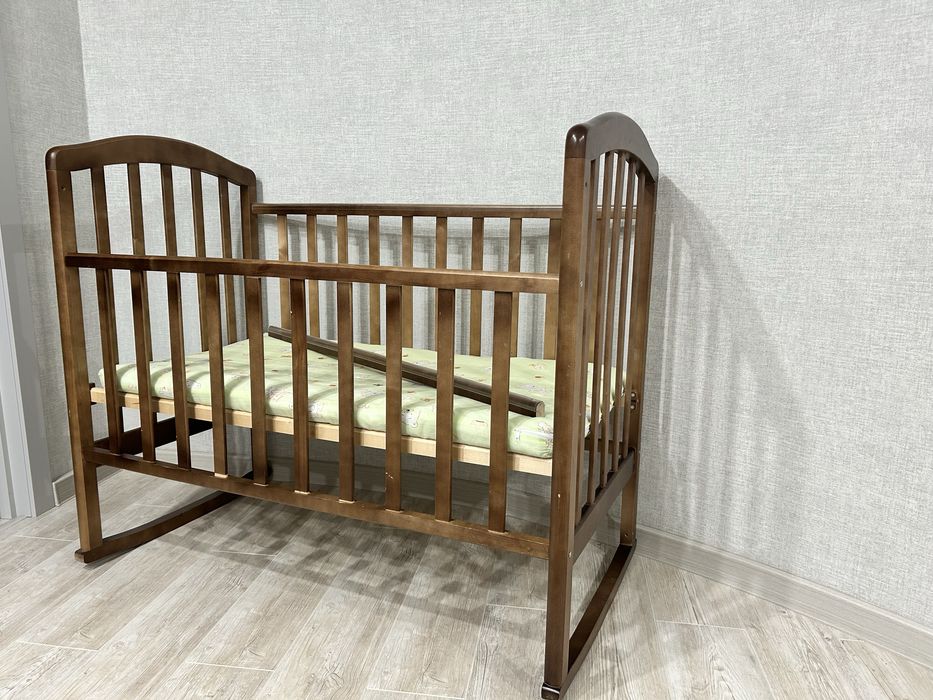 Детская манежка, кровать