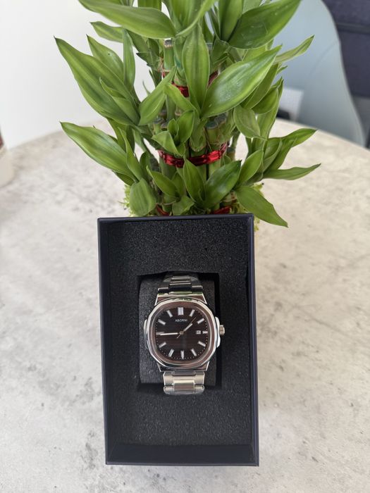 Aborni soat sotiladi lux kacestvo