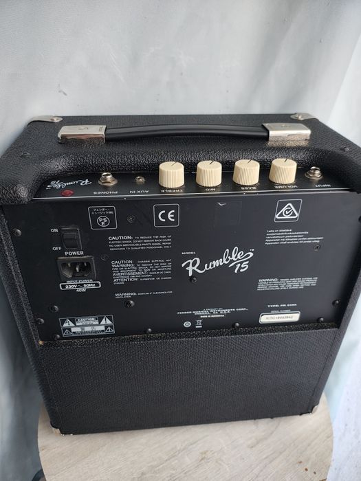 Chitara Bass Squier in stare excelenta + amp Fender Rumble 15