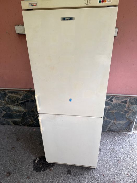 Хладилник zanussi стар за части