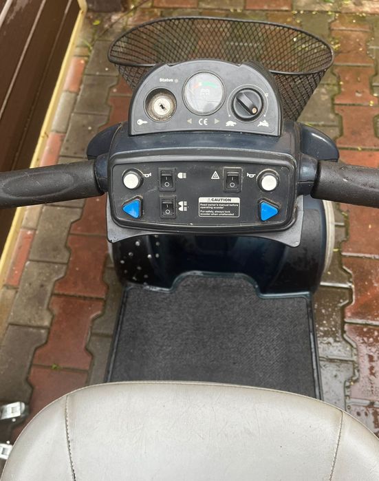 Vând cărucior electric pentru persoane cu dizabilități