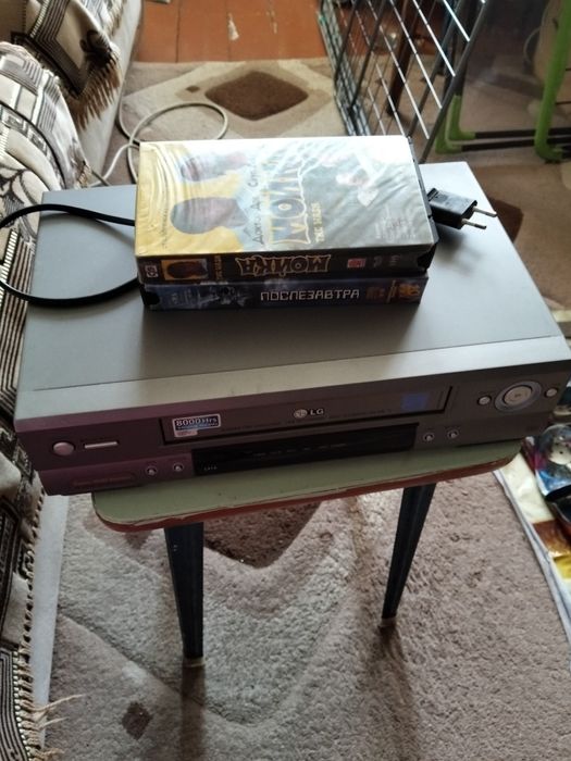 Видеомагнитофон кассетный