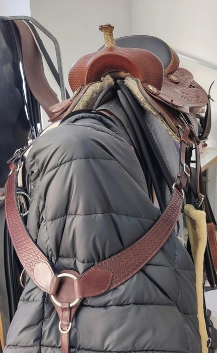 Кожаное седло, вестрн