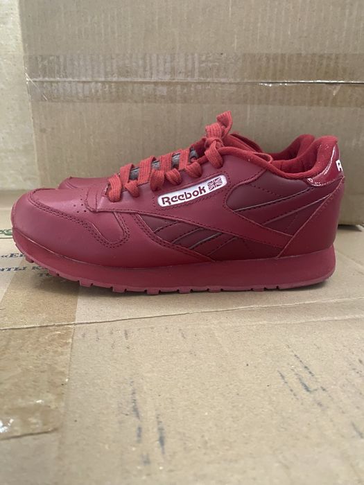 Обувь женская (кроссовки)