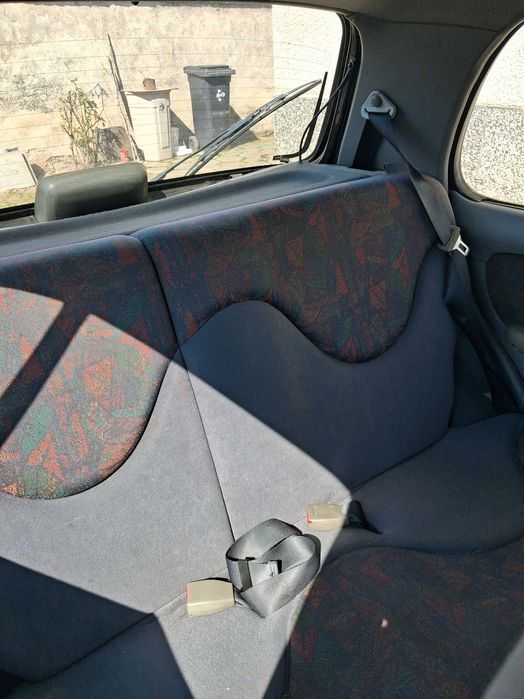 Продавам Нисан Микра