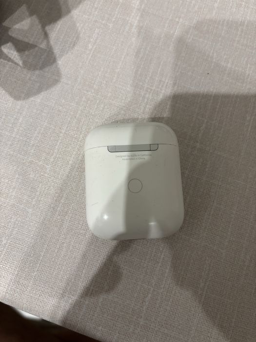 AirPods 2 a2031, Б/у (бонусом чехлы)