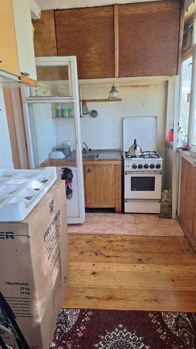 O'zimizni uy. 4 etajli domni 4 etaji. Balcon 2×6. Remont o'rtacha.