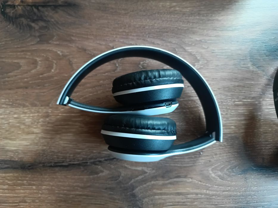 Casti wireless sau gaming cu fir