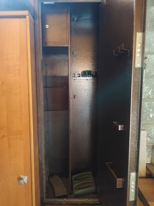 Продам сейф металлический