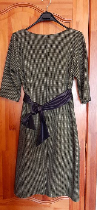 Платье с черным поясом 48 размер