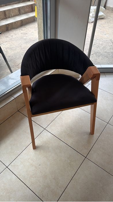 Дървени Масивни столове