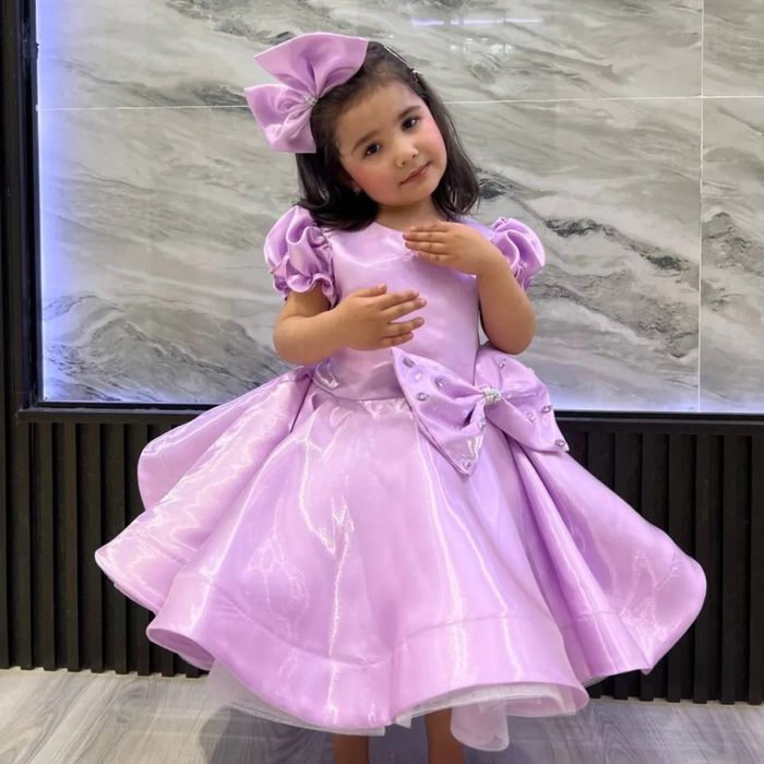 Bolalar uchun prokat kiyimlar tadbirlar uchun istalgan turdagi