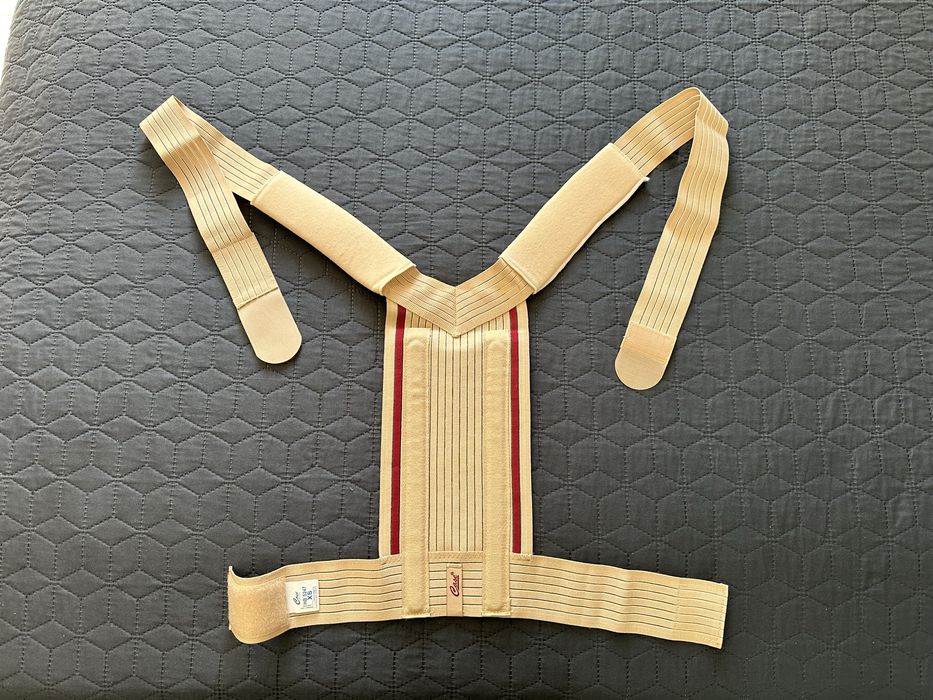 Магнитен колан за изправяне на гърба