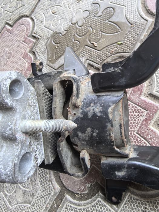 Подушка двигателя Тойота Королла