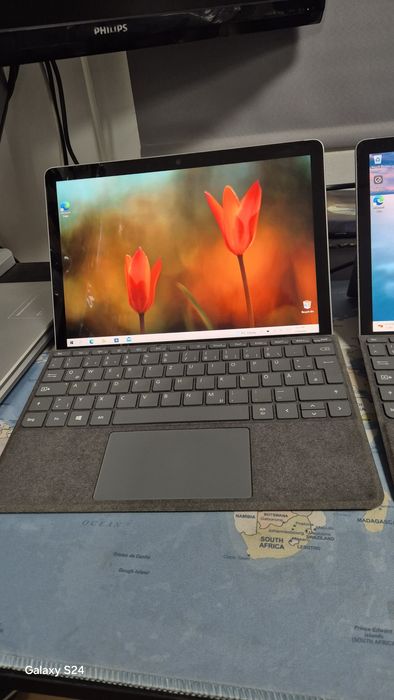 Microsoft surface go 2 i3  gen 8 8gb ram 128gb Touch-Screen 2 in 1