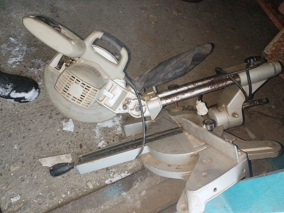 Торцовочная пила Crown CT15110