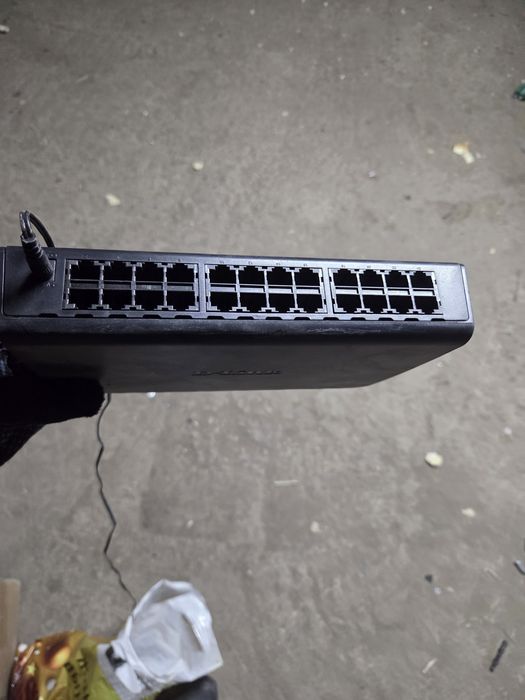 Хаб 24 портовый длинк 100 мб/с
