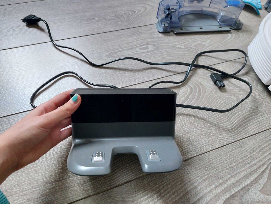 Робот-пылесос Ecovacs Deebot 8 в идеальном состоянии