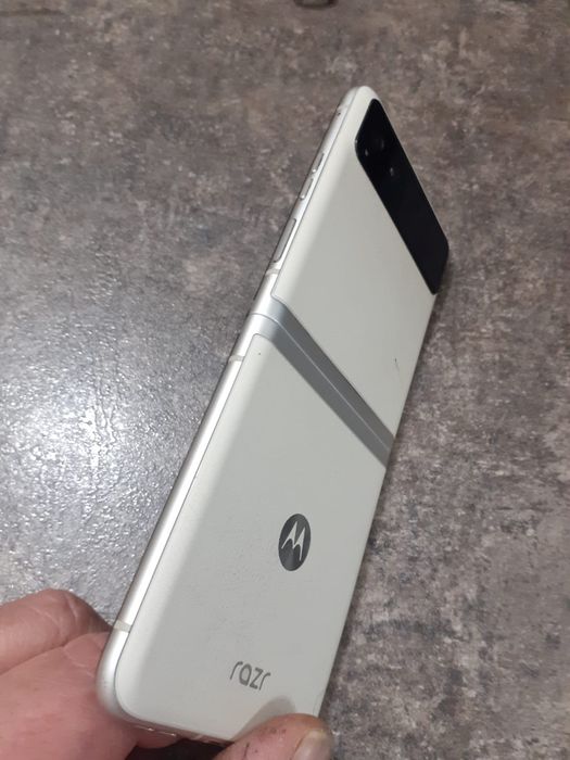 Vind sau schimb  Motorola razer 40