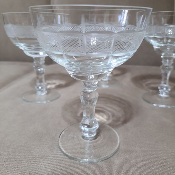 Set 4 pahare din cristal – elegante și rafinate