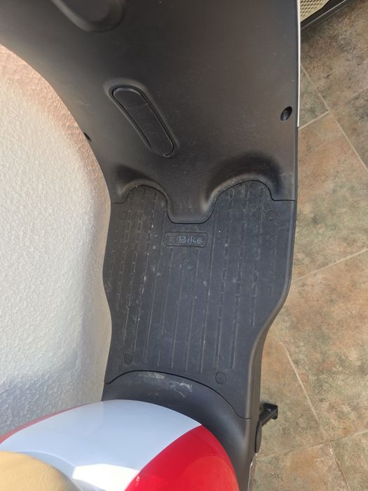 електрическият скутер Retro Volt (48V 800W 25Ah)