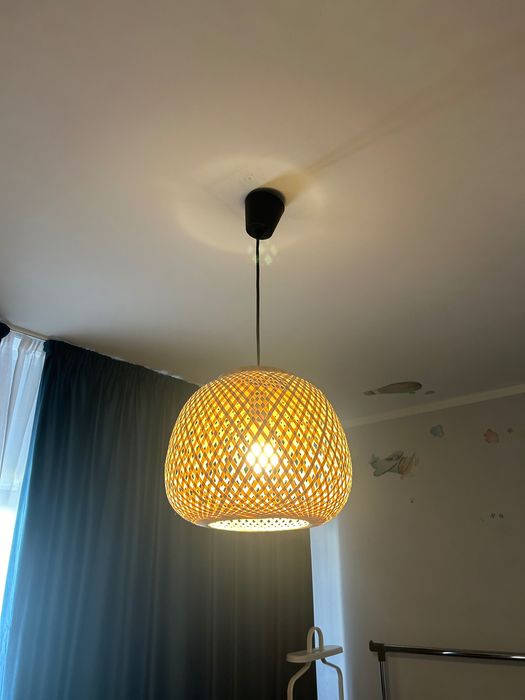 Vând lustre diferite