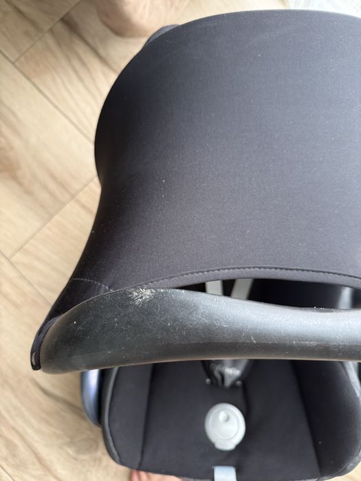 Scoică auto Maxi-Cosi + bază ISOFIX – stare bună
