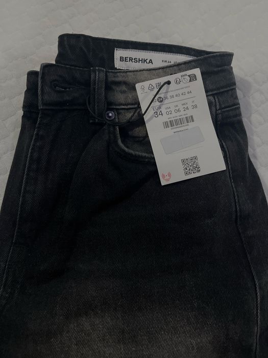 Дамски дънки в стил Mom jeans Bershka