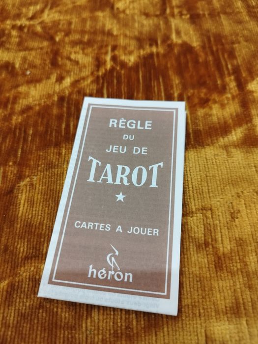 Продавам карти таро