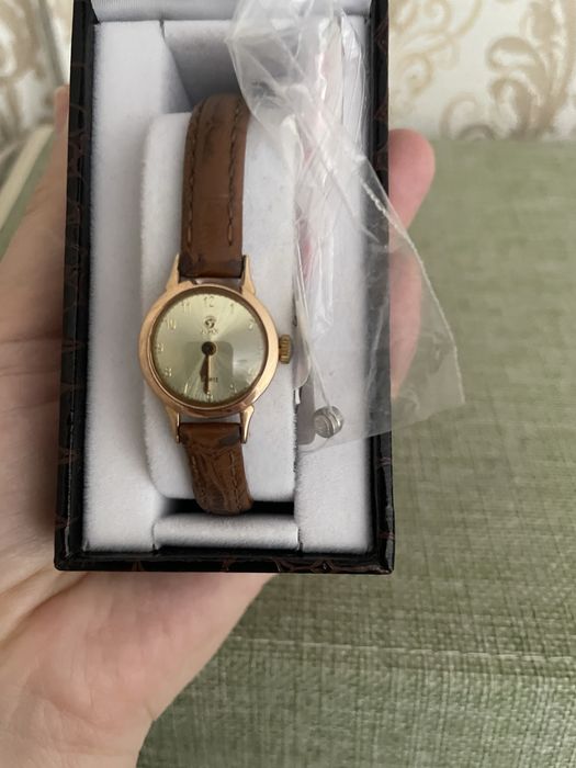 Женские тонкие часы