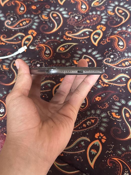 Iphone 11 holati yaxshi 64 gb 100$