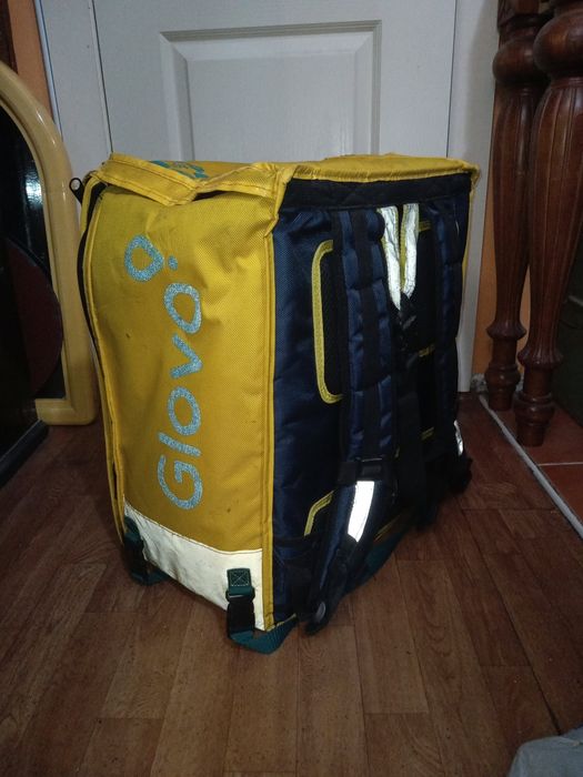 Разные термосумки Glovo. Почти даром