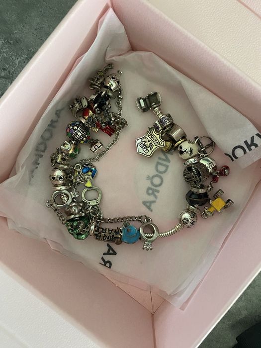 Vând brățară pandora limited ed + full pandantive