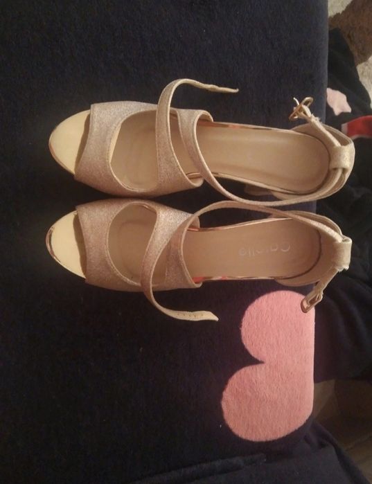 Vând pantofi de evenimente