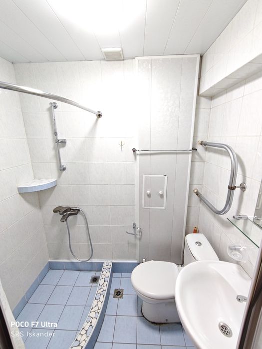 1 ком на Шота Руставели ориентир Bon кафе