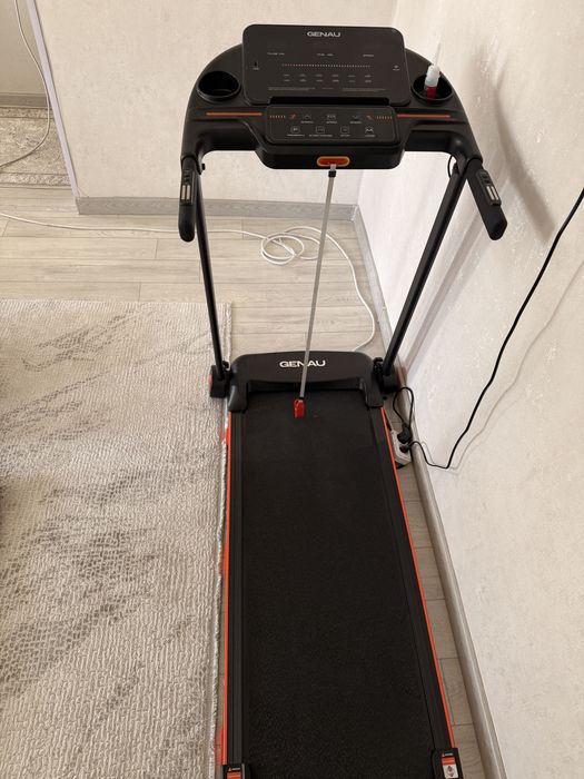 СРОЧНО продам беговую дорожку GENAU