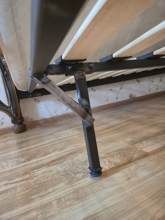 Двуспальная кровать