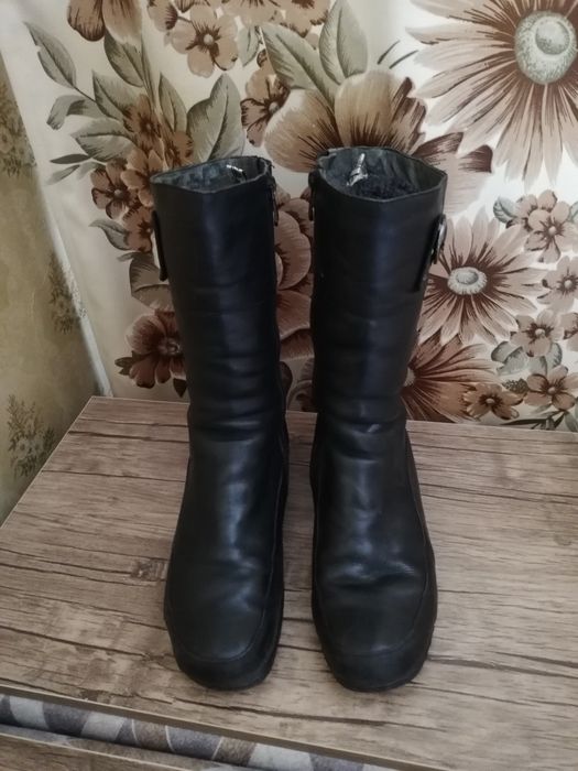 Продам женские зимние сапоги