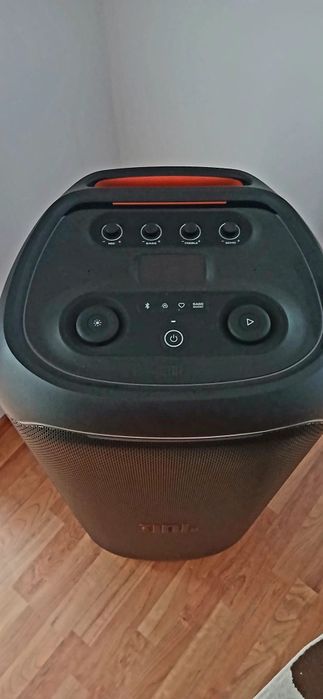 Vand boxa JBL1100W