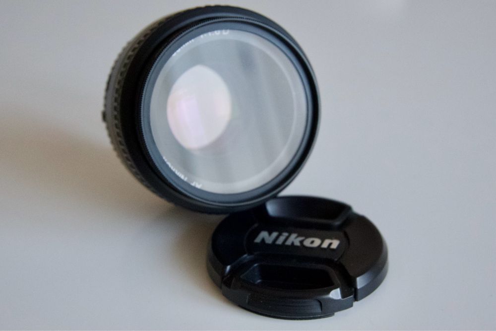 Продаю Nikon D90 + 2 объектива и сумка