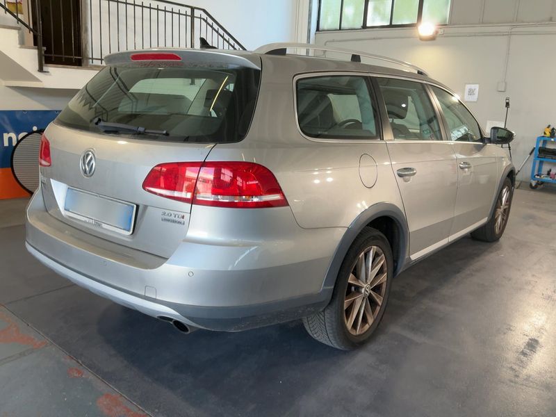 Volkswagen Passat 2.0 TDI 4Motion BlueMotion Tech 2012