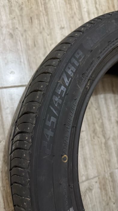 Новый комплект шин 245/45/19